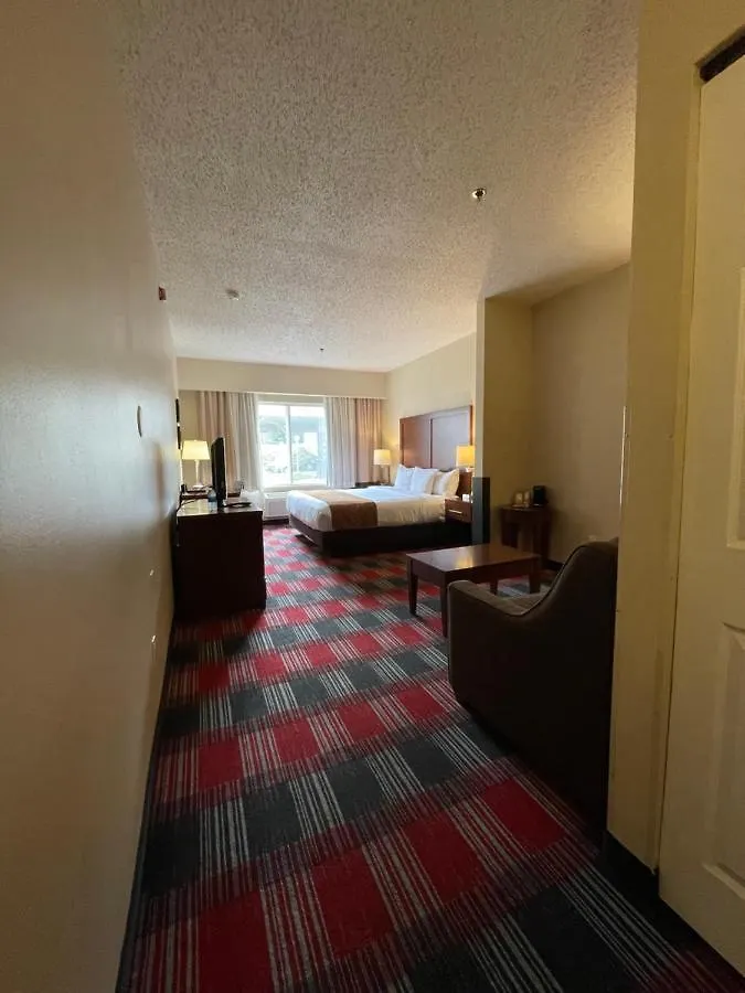 Hotel Comfort Suites Near Vancouver Mall